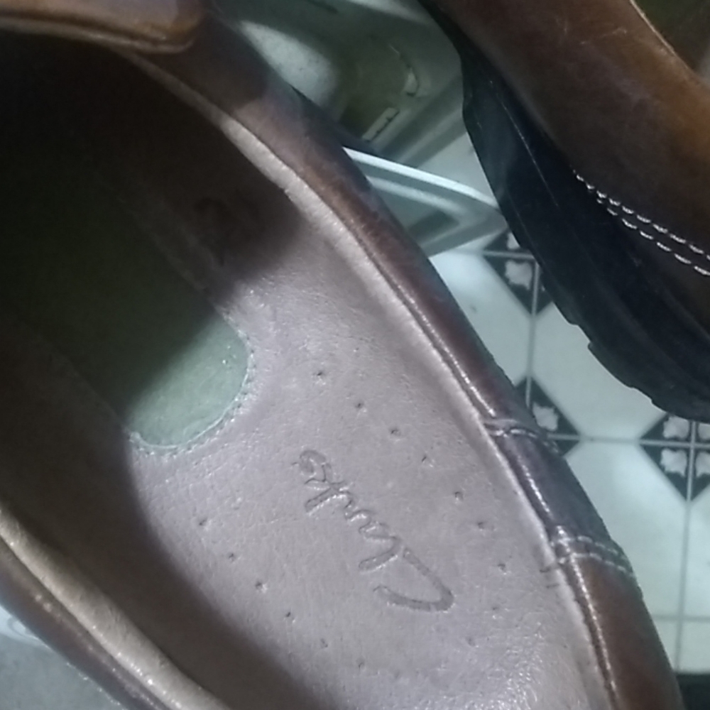 CLARKS - Picture 2 of 6